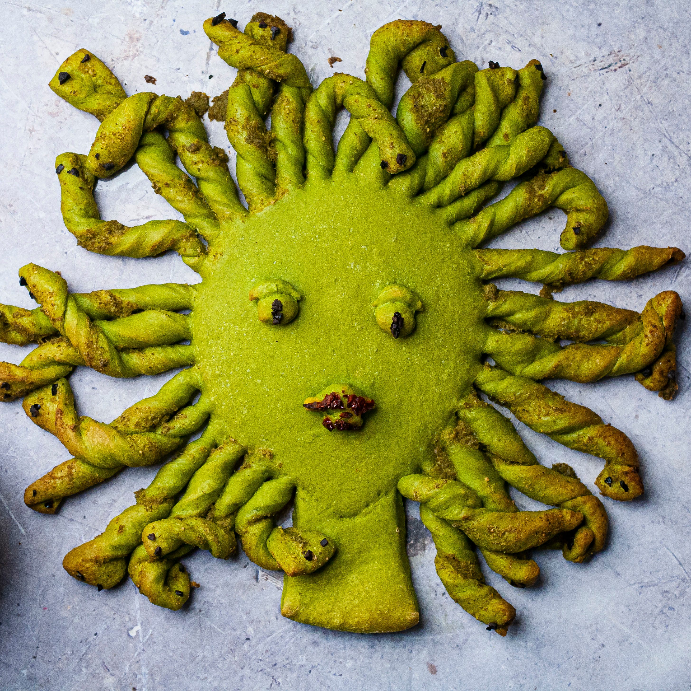 medusa tear and share bread