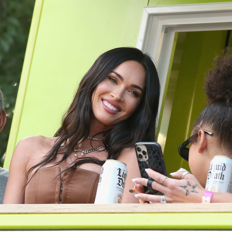 chicago, il   july 31  megan fox attends machine gun kellys performance during day three of the 30th anniversary of lollapalooza at grant park on july 31, 2021 in chicago, illinois  photo by gary millerfilmmagic