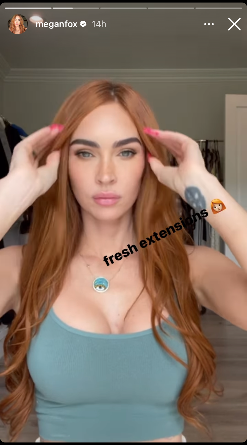 Megan Fox arrasa en Instagram con sus nuevas extensiones XXL cobrizas