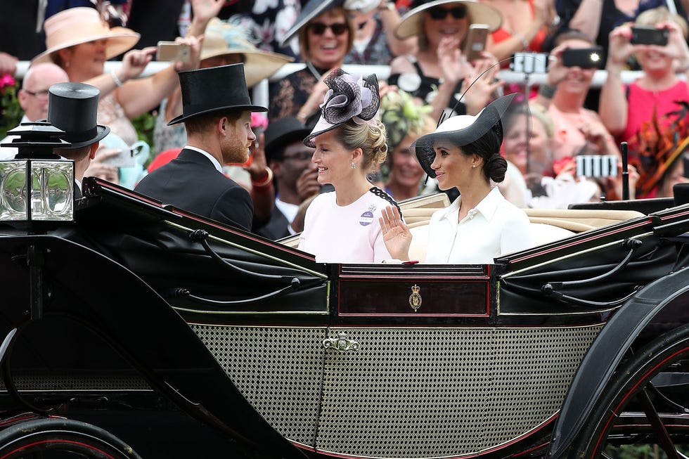 meghan wedding gown