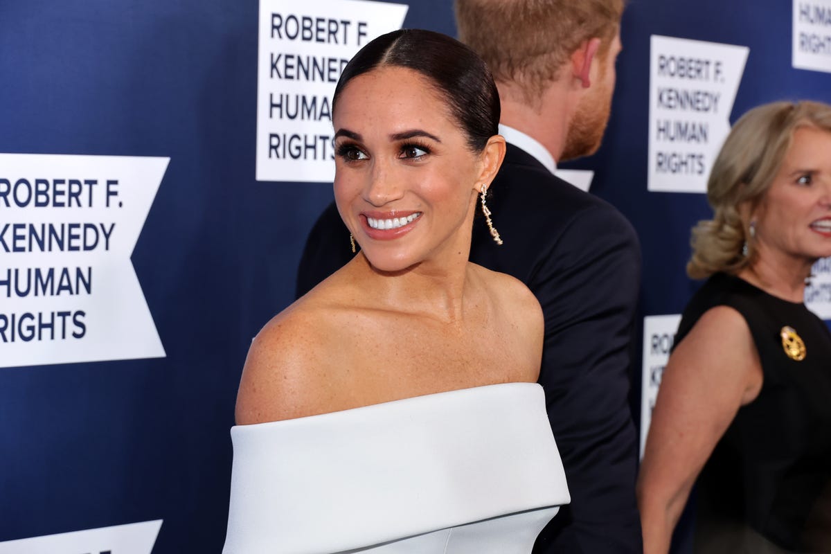 Meghan, Duchess of Sussex Wore Louis Vuitton To The Human Rights Ripple Of  Hope Gala