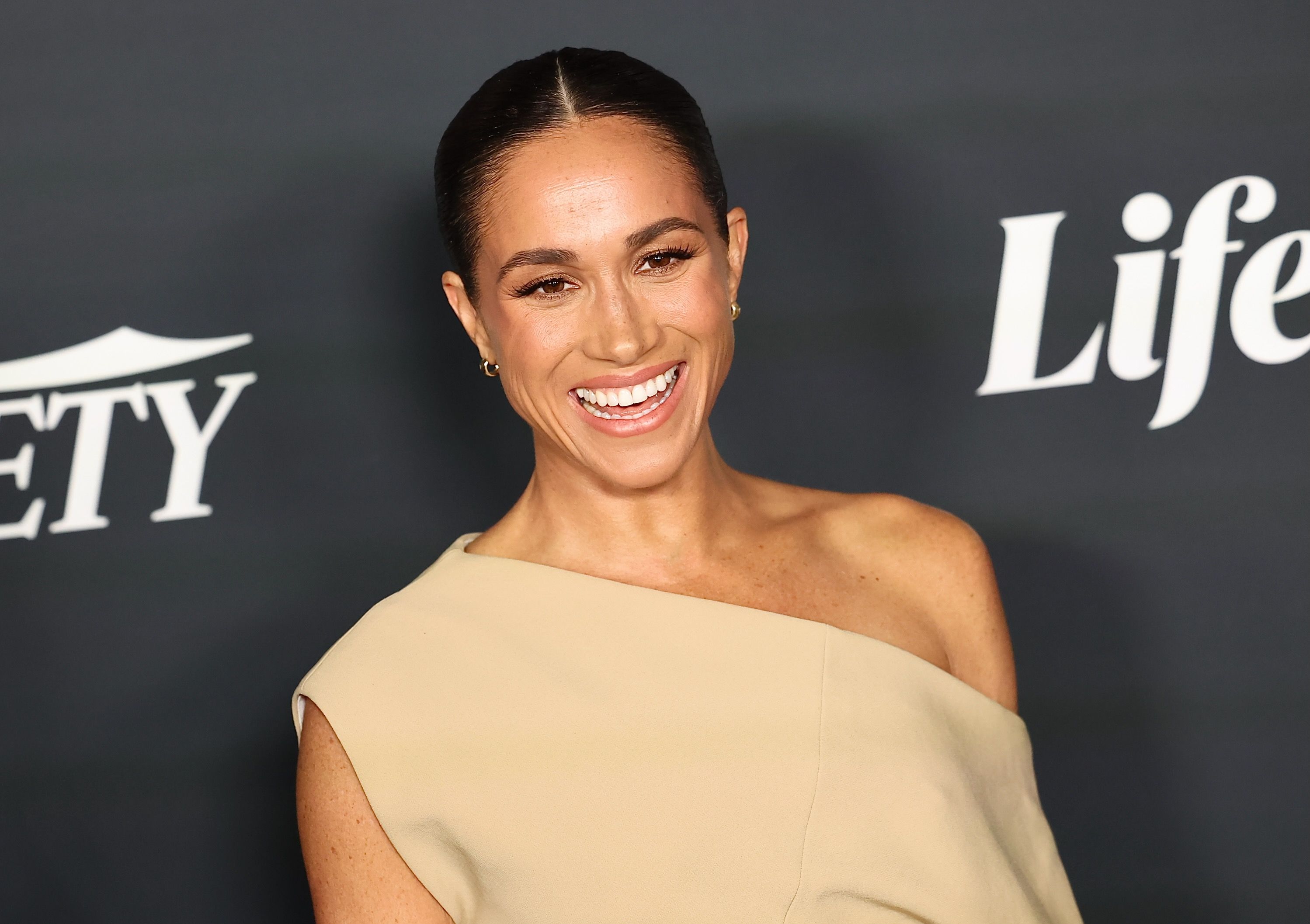 Meghan Markle on the red carpet in Proenza Schouler