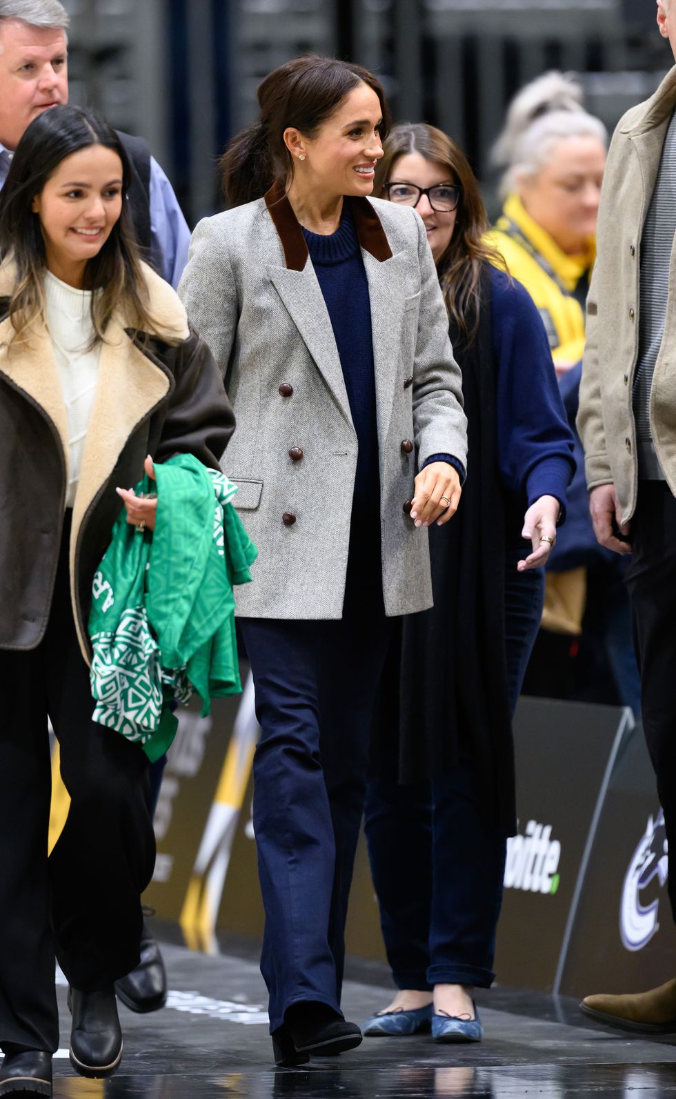 タイムセール 入手困難 IZA □ブランド Meghan メーガン