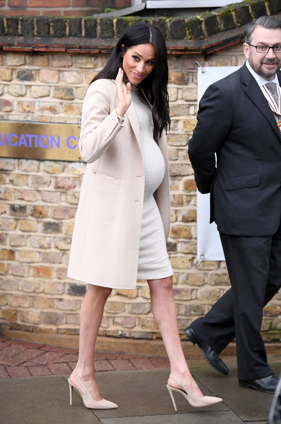 Meghan Markle Just Wore a $35 H&M Maternity Dress - Meghan Markle Maternity  Style
