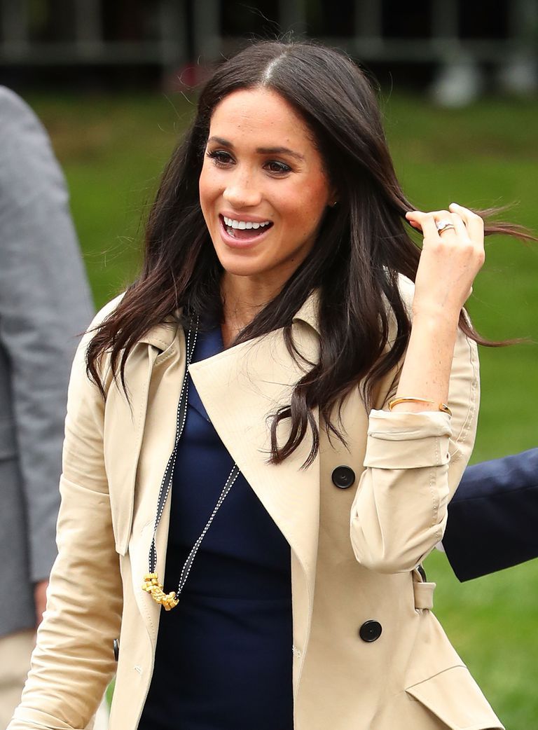 gold pasta necklace meghan markle