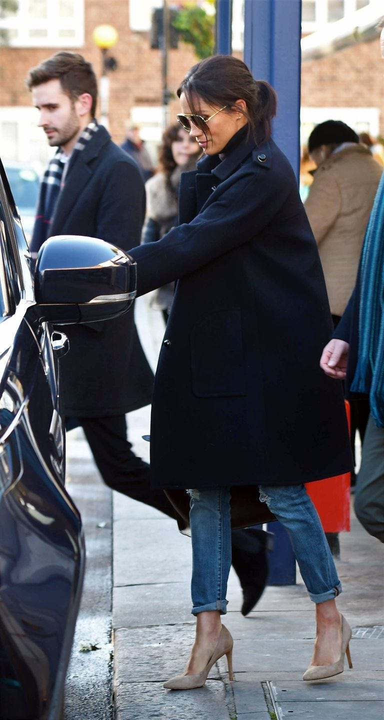 Meghan Seen in Sentaler at Airport - Meghan's Mirror