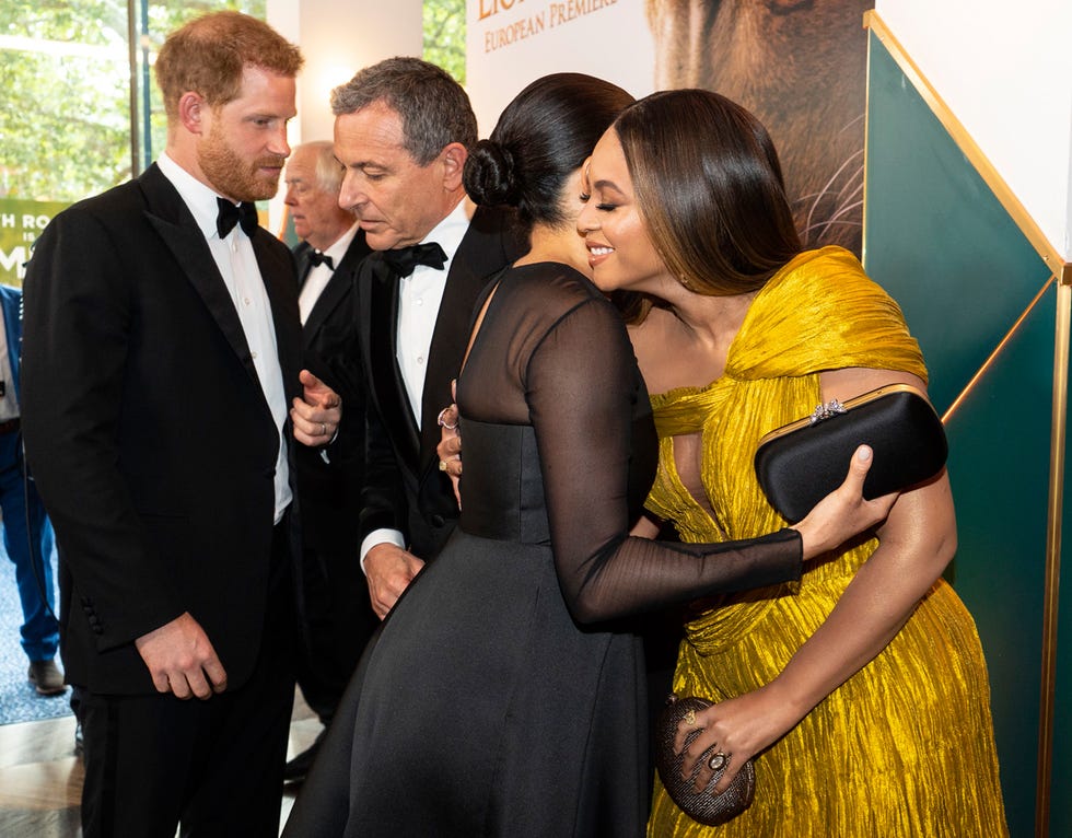 Beyoncé, Jay Z, Meghan Markle, duques de Sussex, principe Harry, Los duques de Sussex coinciden con Beyoncé y Jay Z en el estreno del Rey León, El cariñoso encuentro entre Meghan y Beyoncé, Los duques de Sussex coinciden con Beyoncé y Jay Z en el estreno de 'El Rey León' , Así ha sido el encuentro entre Beyoncé y Meghan Markle en el estreno de 'El Rey León'