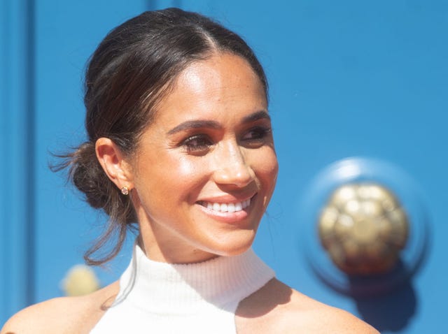 https://hips.hearstapps.com/hmg-prod/images/meghan-markle-bodyguard-2-64b12733ab05b.jpg?crop=0.750xw:1.00xh;0.0663xw,0&resize=640:*