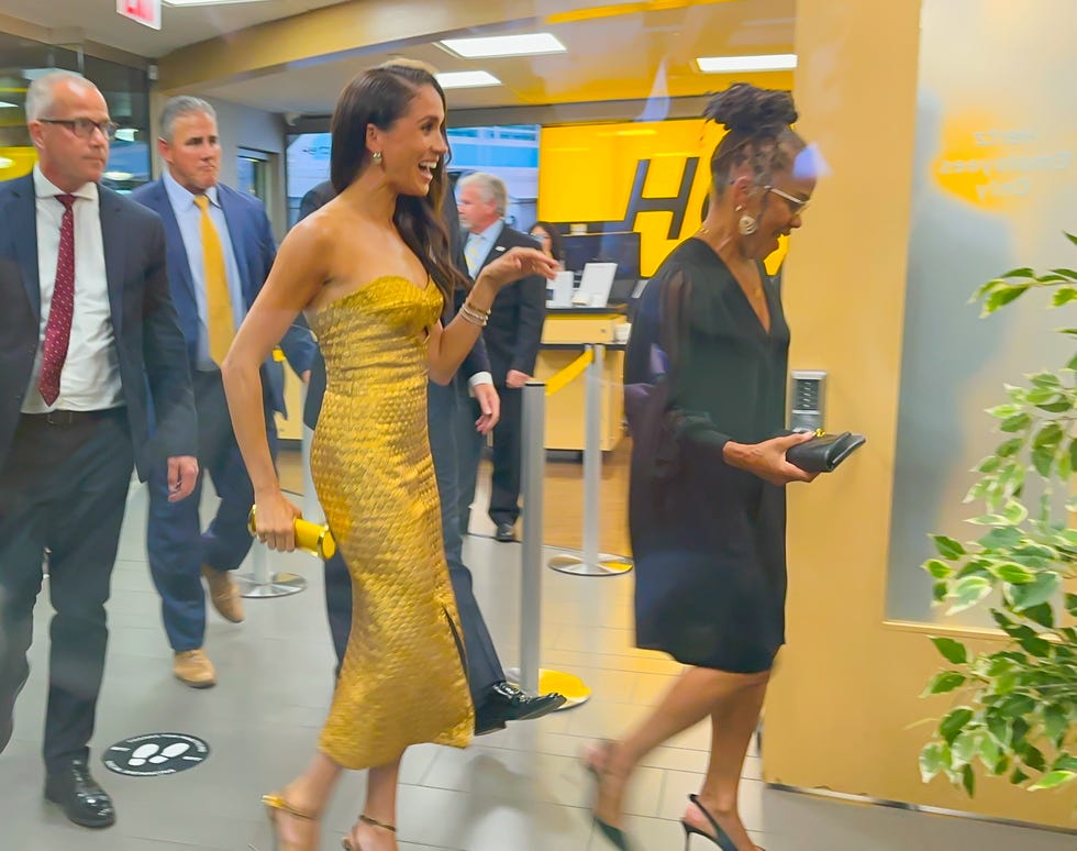 Meghan Markle Wears Gold Dress For Women Of Vision Gala Alongside