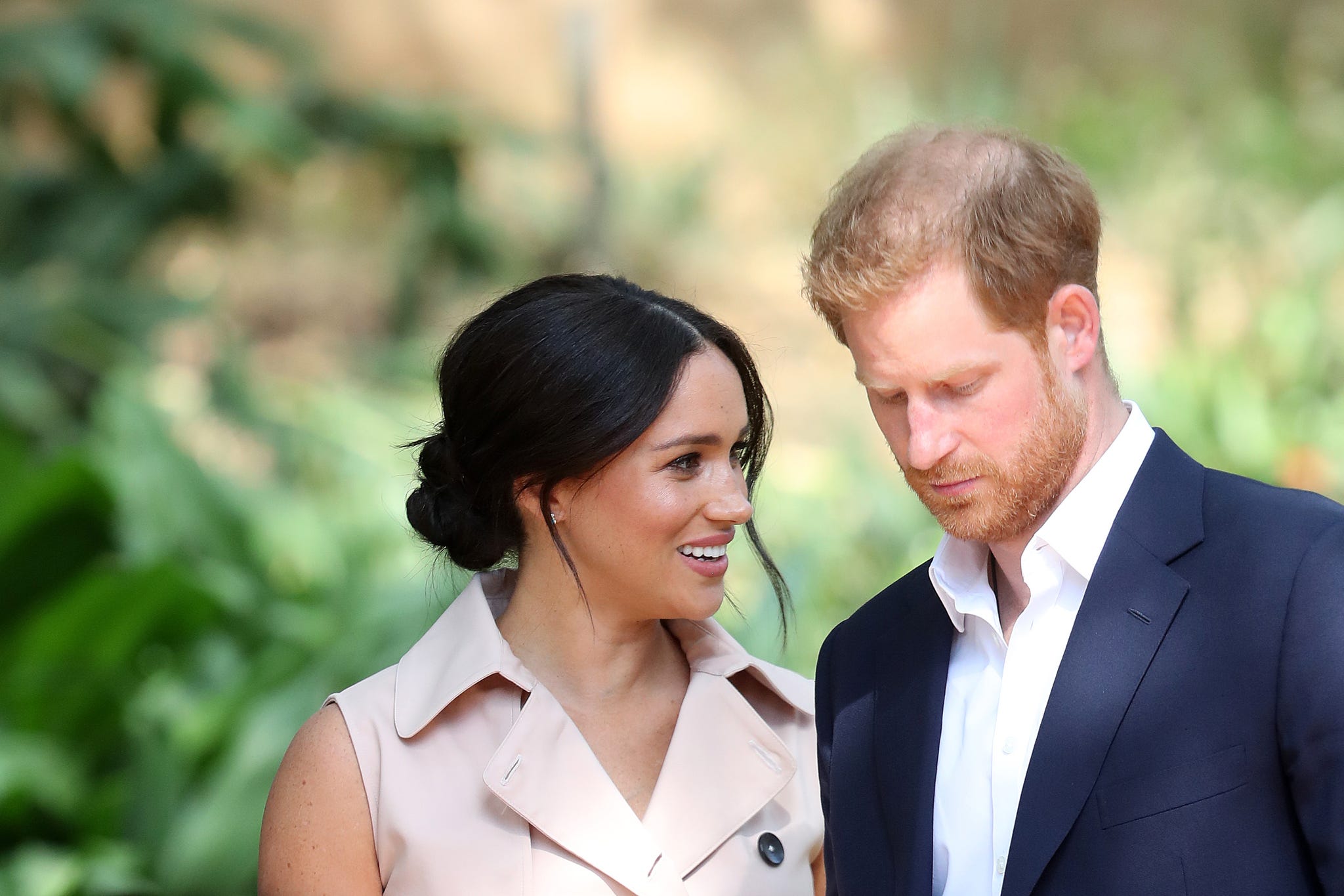 Meghan Markle tranquilizó a Harry durante su viaje a Reino Unido