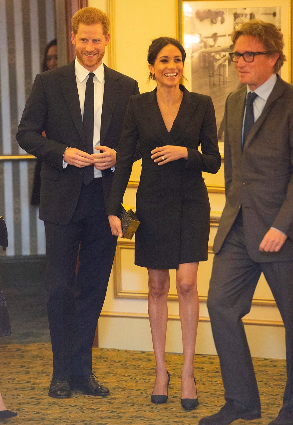 Meghan Markle sorprende con su vestido blazer en la gala de presentación en Londres del musical Hamilton.