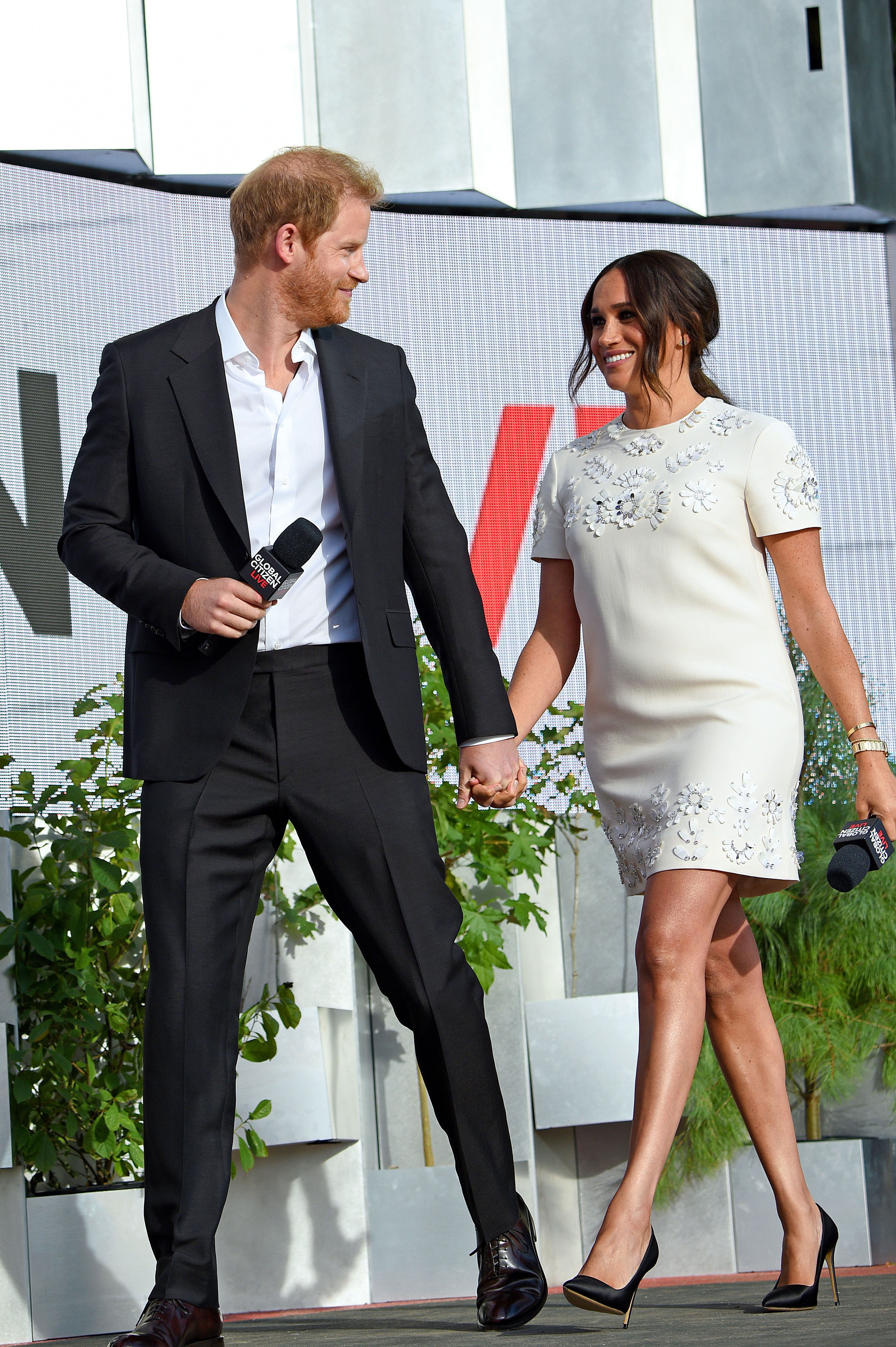 Meghan markle best sale white outfit