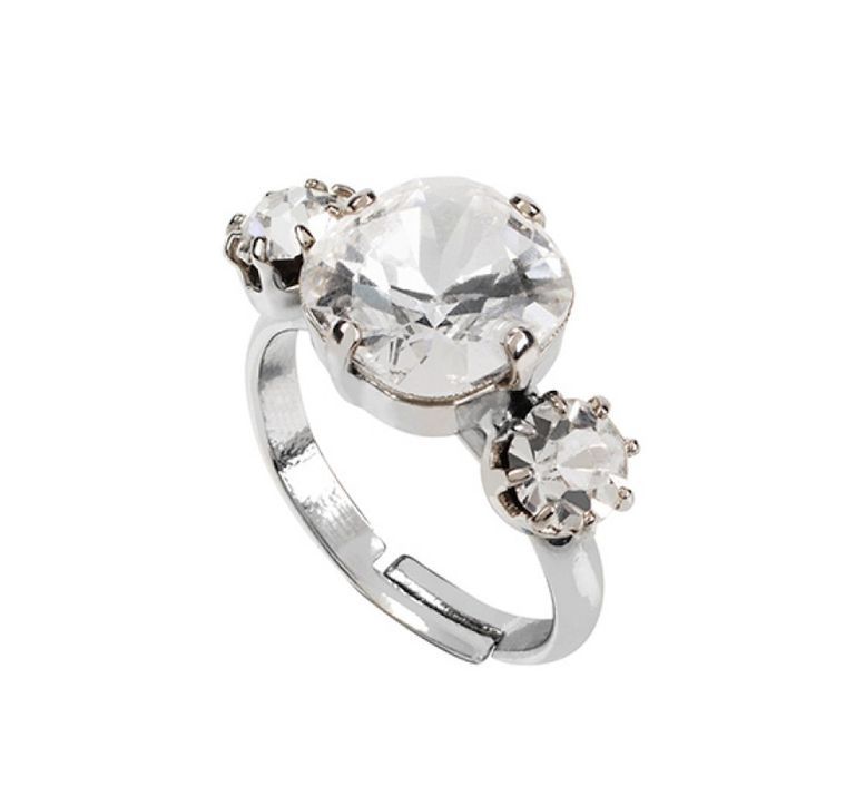 Ring, Jewellery, Engagement ring, Pre-engagement ring, Fashion accessory, Body jewelry, Diamond, Platinum, Gemstone, Wedding ring, 