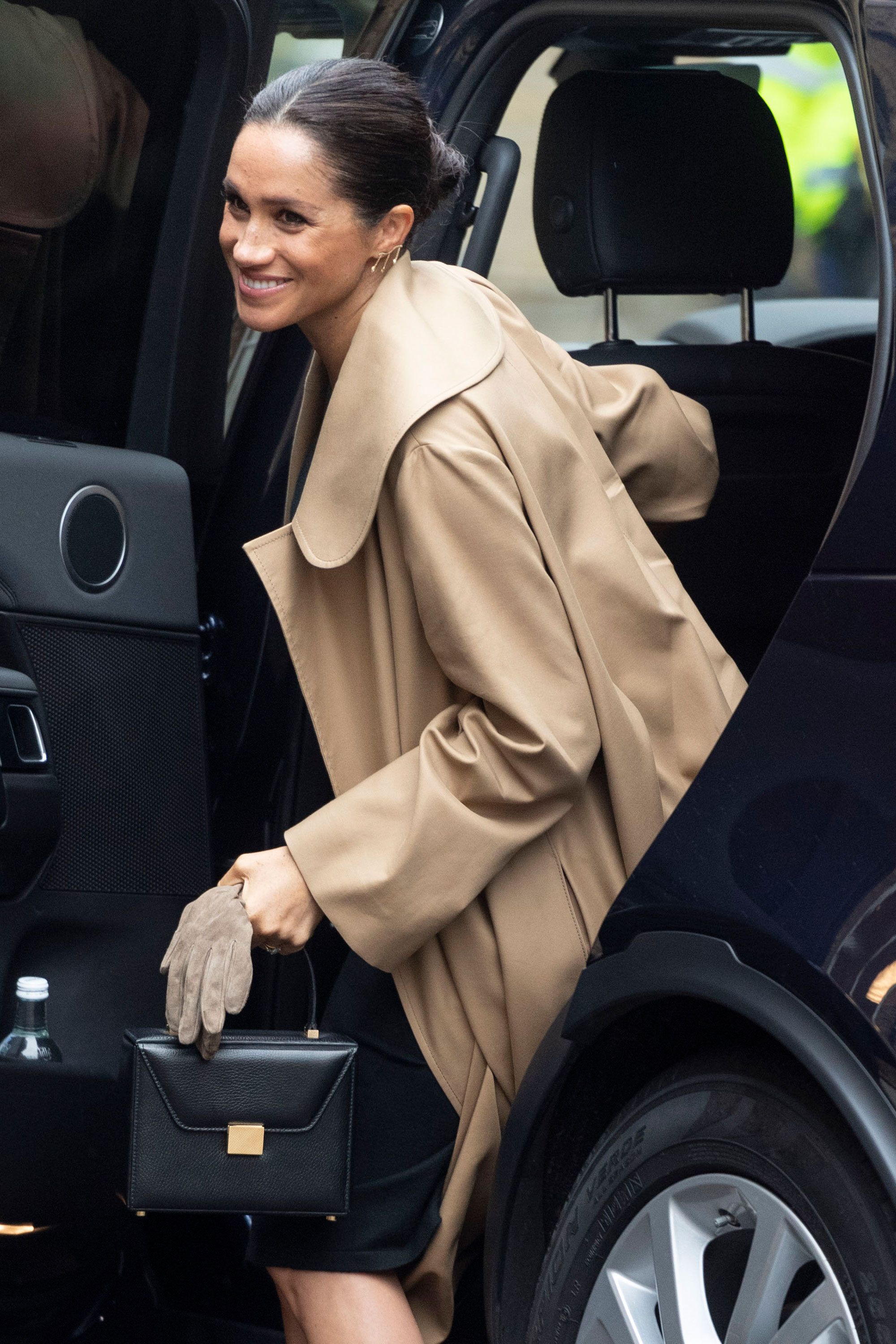 Meghan, Duchess of Sussex In Hatch Collection & Oscar de la Renta - Smart  Works Visit