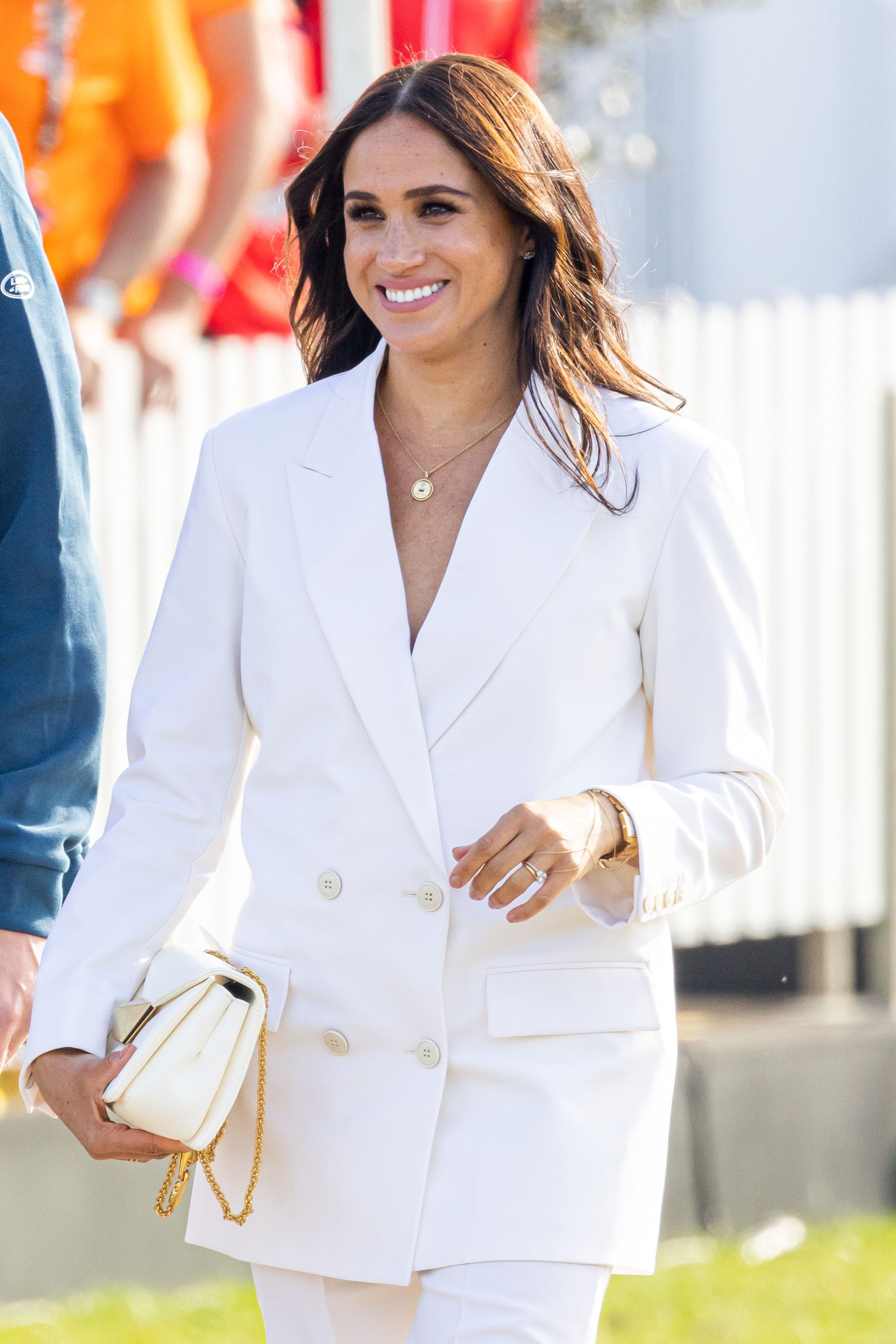 Meghan Markle, Duchess of Sussex, wears an antique-white belted jacket from  #CFDAMember @BrandonMaxwell to the Invictus Game in The Hague…