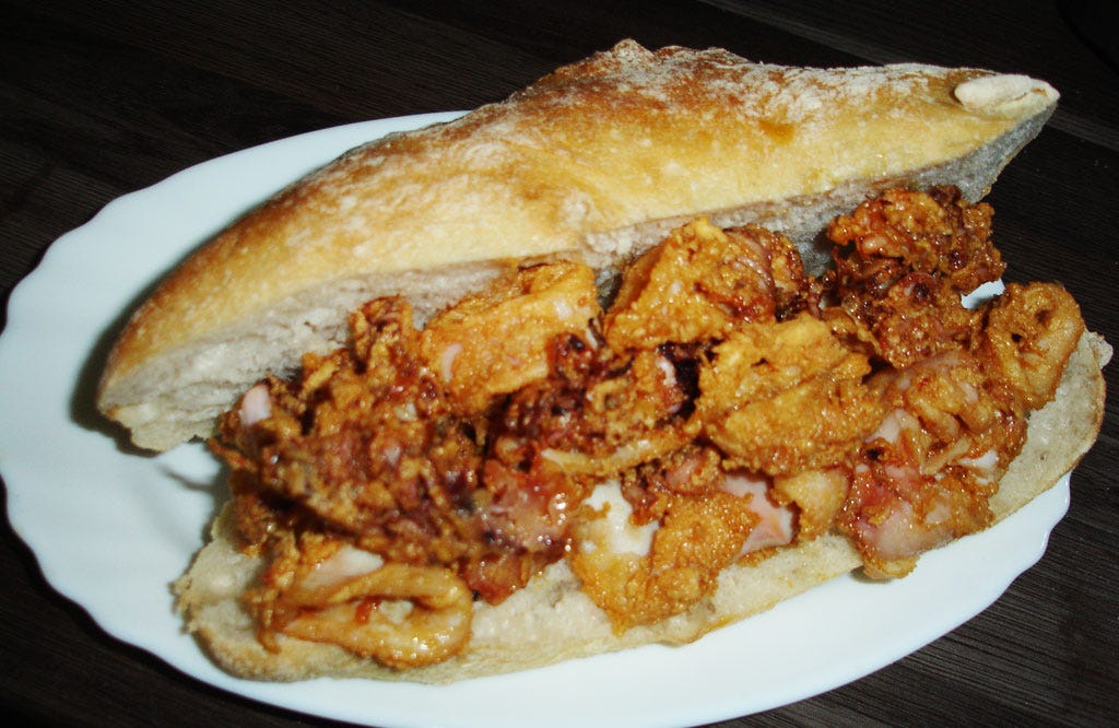 imagen de uno de los mejores bocadillos de calamares de madrid y de españa