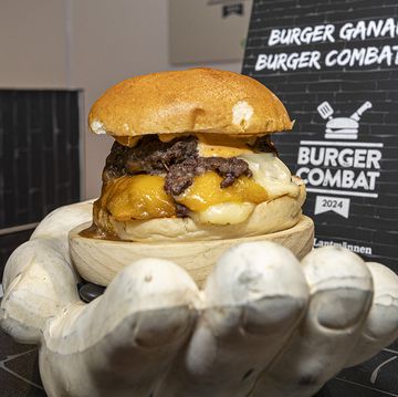 hamburguesa ganadora de burger combar 2024, la 'a fuxidía' del chef martín fernández de bágoa gastrobar, en orense