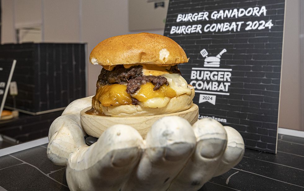 hamburguesa ganadora de burger combar 2024, la 'a fuxidía' del chef martín fernández de bágoa gastrobar, en orense