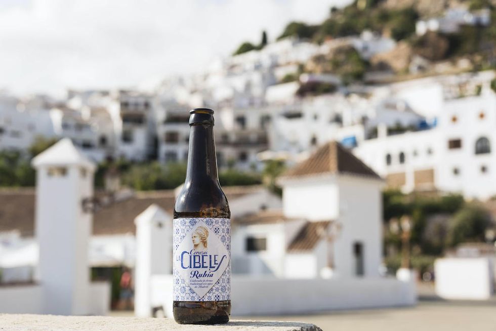las mejores cervezas españolas para beber con una paella este verano