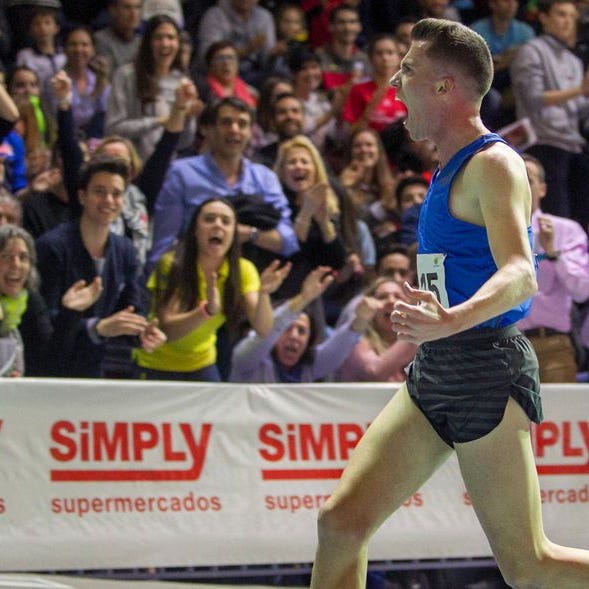 Mejores momentos del atletismo español en 2020 carlos mayo celebra su victoria en el campeonato de españa de cross de zaragoza en marzo de 2020