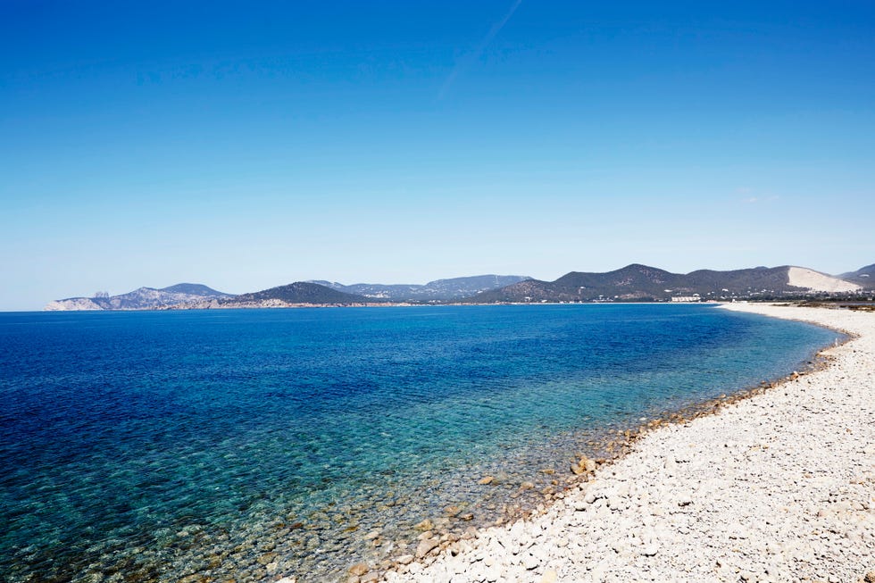 imagen de una de las 12 mejores playas y calas de ibiza