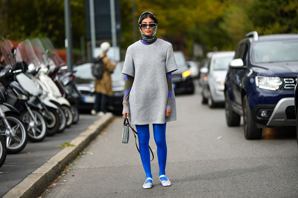 woman wearing blue tights