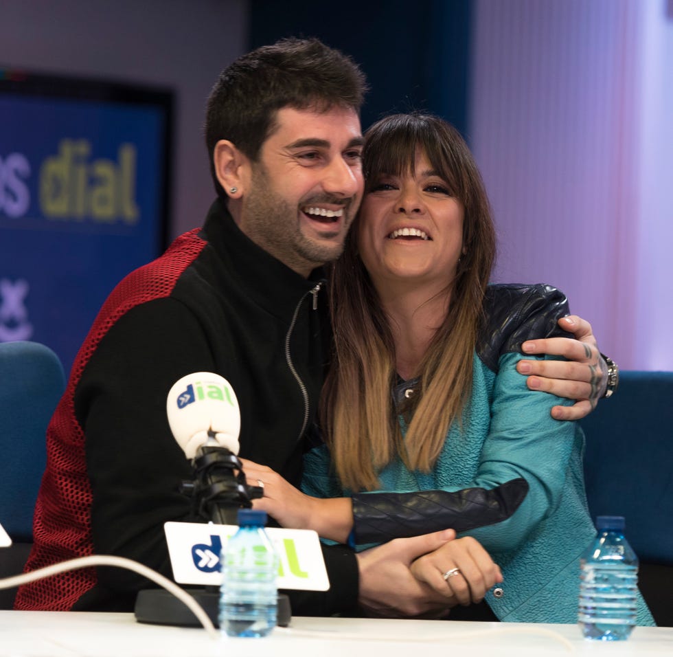 El cantante Melendi, que recibirá el premio cadena Dial el próximo 14 de marzo, ha hablado de su cuarta hija, que nacerá a mediados de febrero.