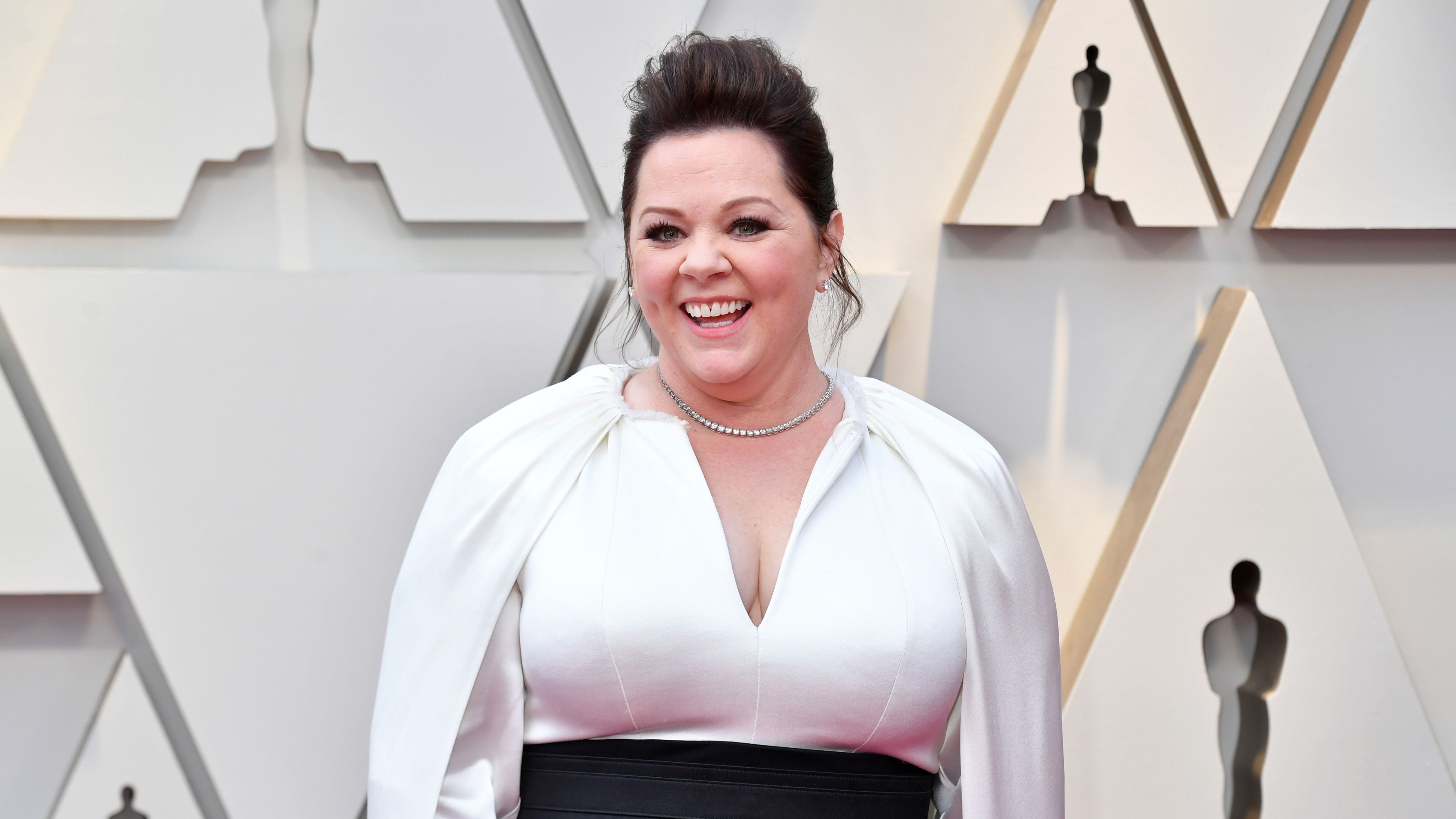 Melissa McCarthy Totally Owned the 2019 Oscars Red Carpet in a Jumpsuit and  Cape