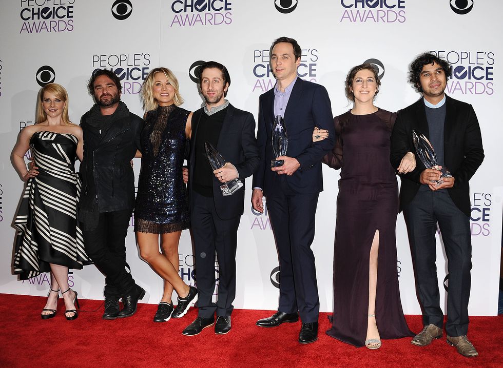 il cast di the big bang theory durante la cerimonia dei people's choice awards 2016