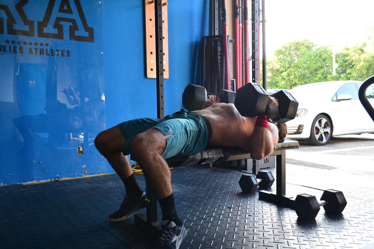 Ejercicios dumbbell online crossfit