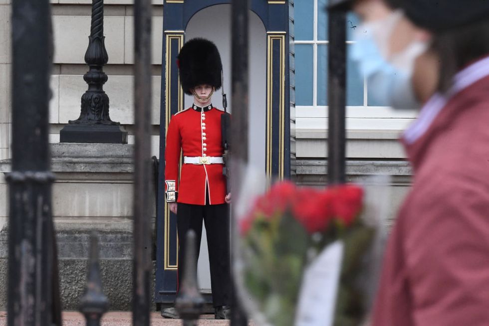 英國白金漢宮降半旗哀悼菲利普親王逝世，但「皇家旗幟」不能動？關於白金漢宮的8個知識