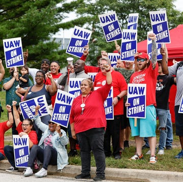 united auto workers on strike