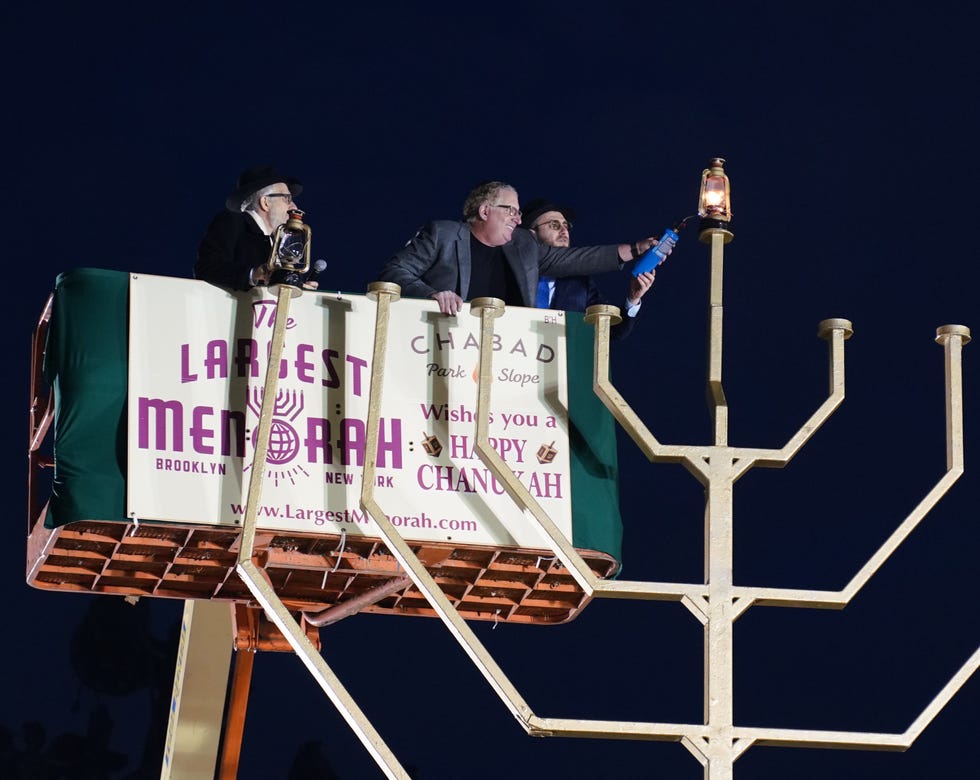 candle lighting ceremony in new york signifies start of jewish holiday