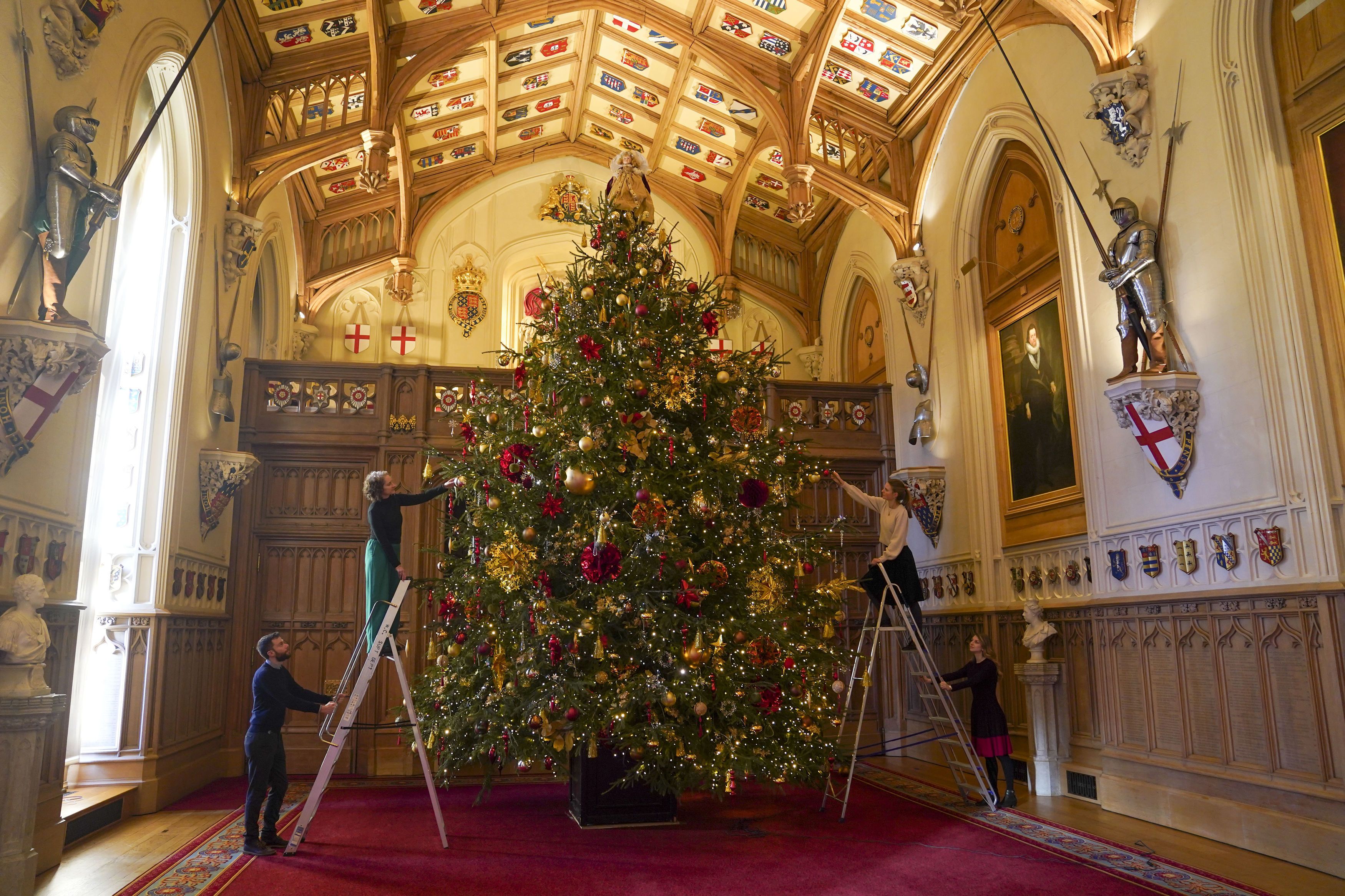 ウィンザー城のクリスマスツリー」2021年のデコレーションと歴史を振り返る