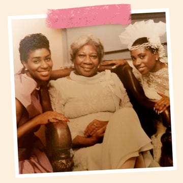 omisade with her mom and sister