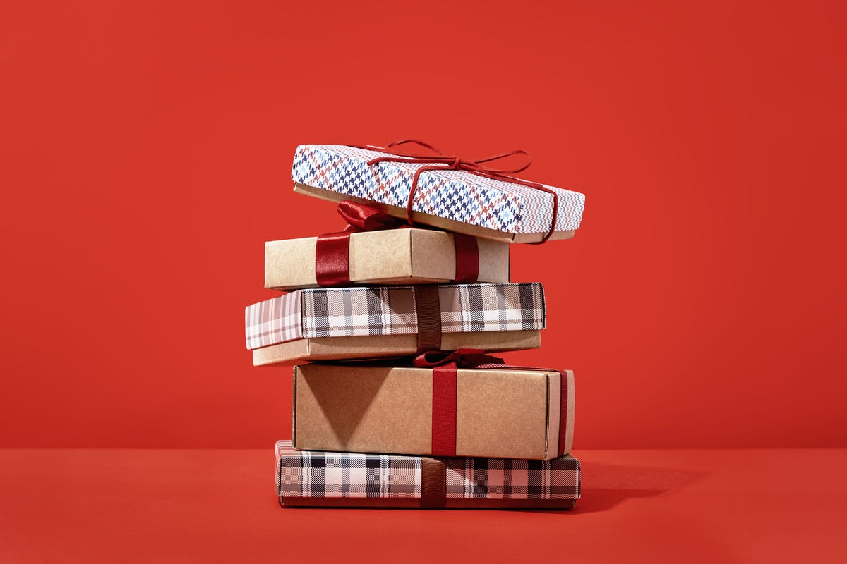 The Men’s Health Guide to Smarter Christmas Shopping