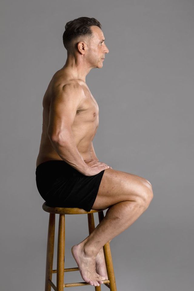 Barechested, Standing, Shoulder, Sitting, Arm, Leg, Muscle, Human leg, Knee, Joint, 