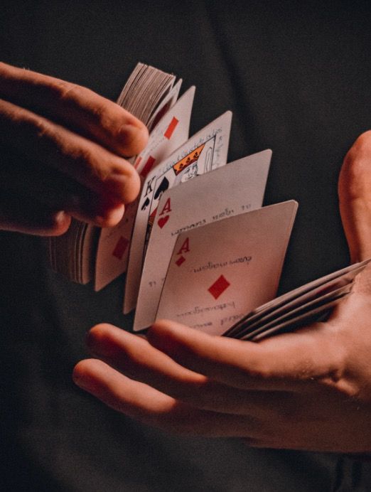 Los mejores juegos de cartas para que no te aburras durante el confinamiento