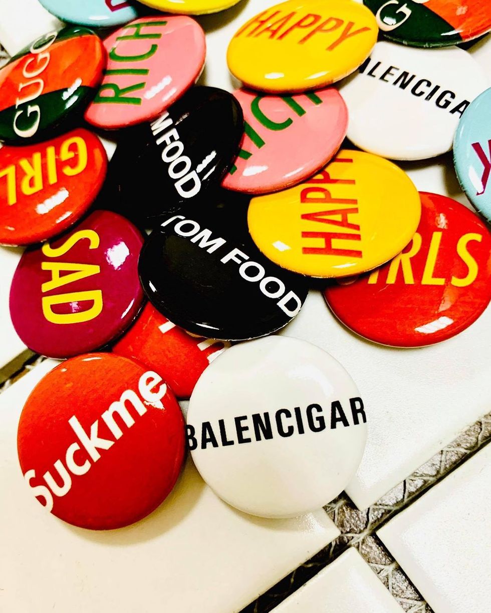 Pin-back button, Badge, Balloon, Fashion accessory, Button, 
