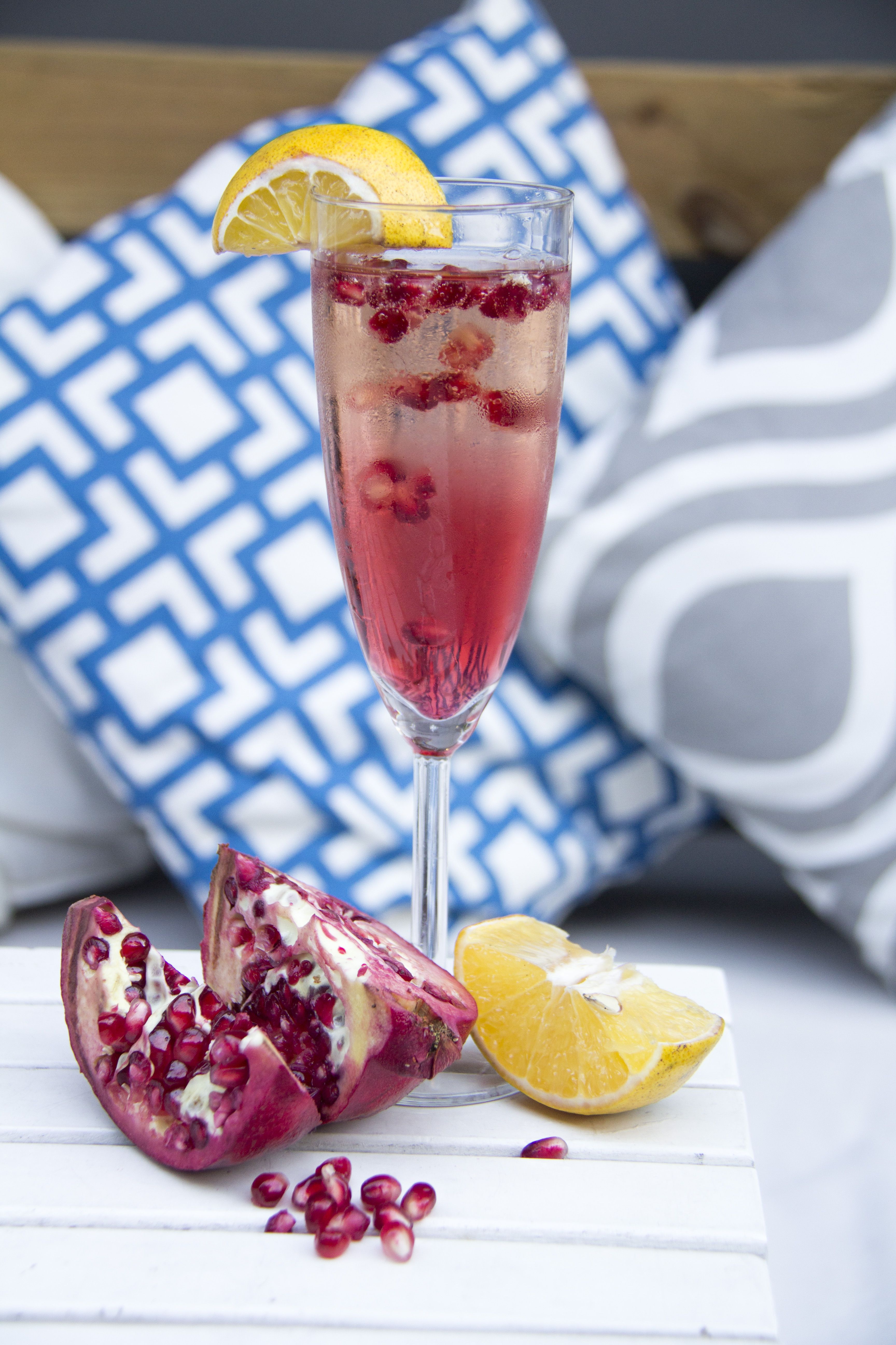 https://hips.hearstapps.com/hmg-prod/images/meraki-greek-bistro-bloody-orange-pom-prosecco-1521060777.jpg