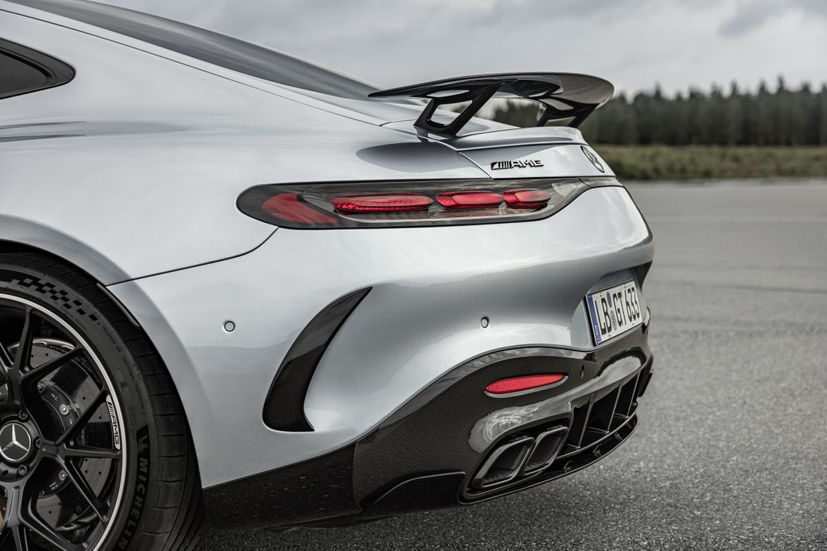 mercedes-amg-gt-2024-6-64e089a75b35b.jpg