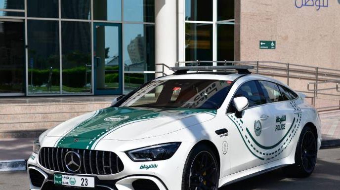 Mercedes-AMG GT 63 S 4 puertas de la policía de Dubai