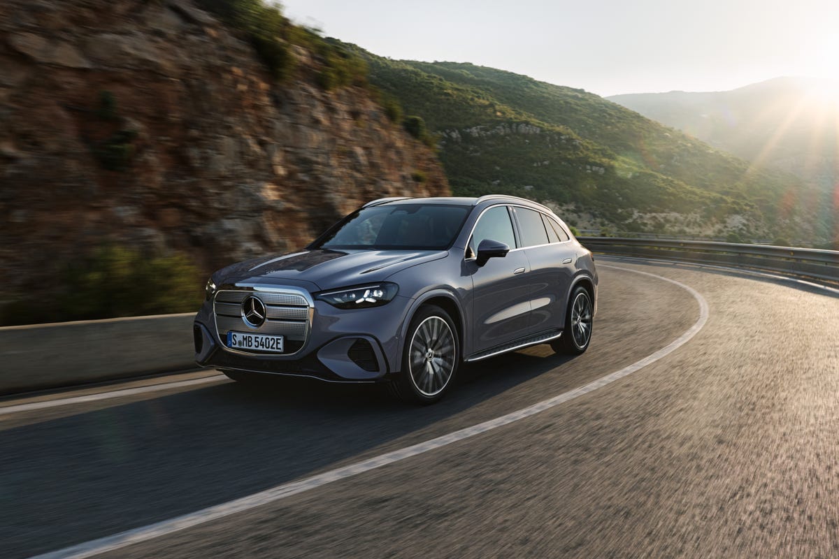https://hips.hearstapps.com/hmg-prod/images/mercedes-benz-electric-glc-2026-6-68bb0839d1743.jpg?crop=1.00xw:0.753xh;0,0.130xh&resize=1200:*