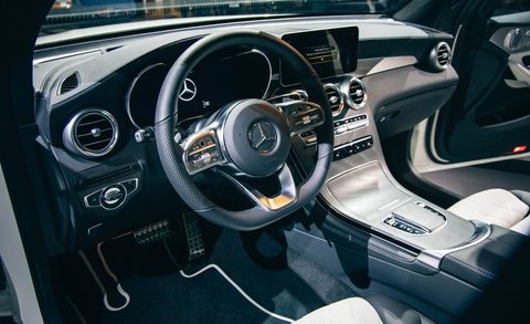 Land vehicle, Vehicle, Car, Steering wheel, Center console, Luxury vehicle, Motor vehicle, Personal luxury car, Gear shift, Mercedes-benz, 