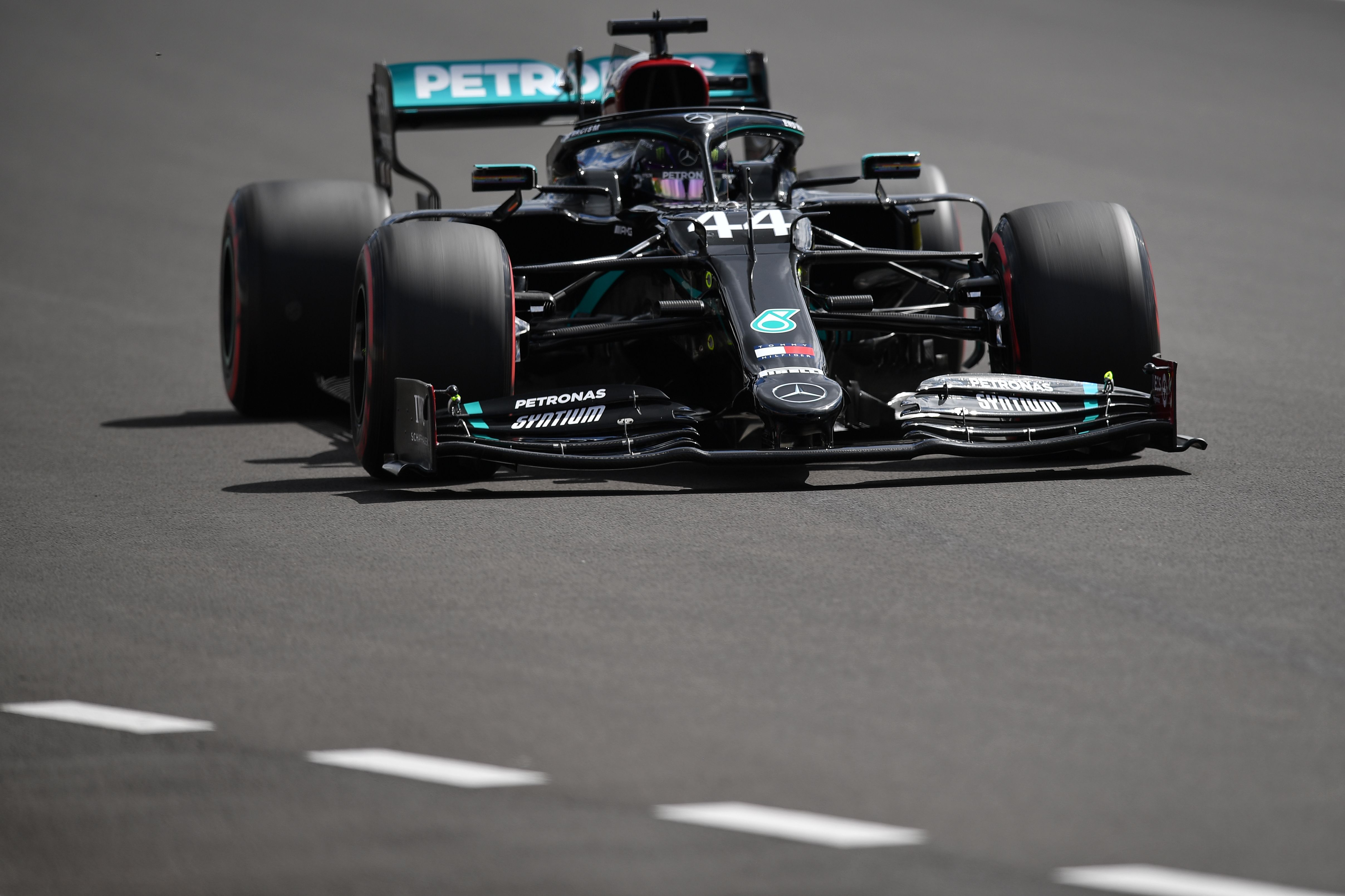 Lewis Hamilton wins his fourth British Grand Prix at Silverstone