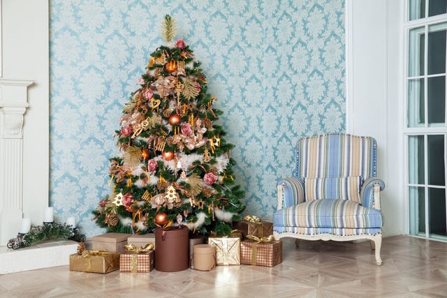 The Gucci Guide to Holiday Decorating -  Holiday decor, Elegant christmas  trees, Minimalist christmas decor