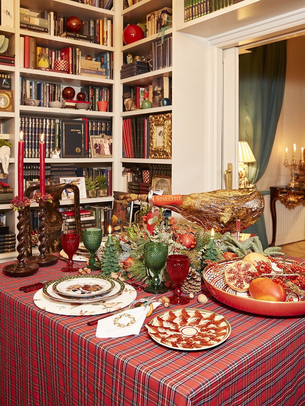 mesa de navidad inspirada en la campiña escocesa por la decoradora de mesa sonsoles de la peña