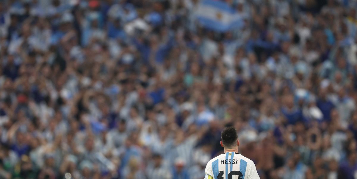 Với sự kiện World Cup 2022 sắp tới đây, đừng bỏ lỡ cơ hội để sát cánh với đội tuyển Argentina do chính Messi dẫn dắt! Đồng hành cùng với anh ta, bạn sẽ trở thành những người hâm mộ của Argentina tuyệt vời nhất trong thời điểm quan trọng nhất!