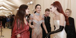 new york, new york   september 13 l r rosalía, kendall jenner and gigi hadid attend the 2021 met gala celebrating in america a lexicon of fashion at metropolitan museum of art on september 13, 2021 in new york city photo by arturo holmesmg21getty images