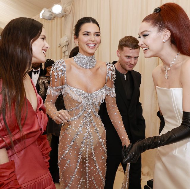 new york, new york   september 13 l r rosalía, kendall jenner and gigi hadid attend the 2021 met gala celebrating in america a lexicon of fashion at metropolitan museum of art on september 13, 2021 in new york city photo by arturo holmesmg21getty images